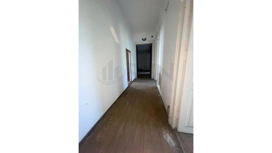 Casă individuală cu 30 camere cu Teren 687 Mp în P-ța Universității