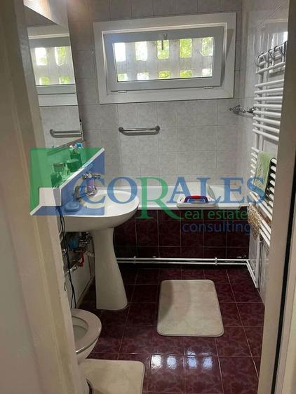 Apartament cu 3 camere semidecomandat în Complex Studențesc