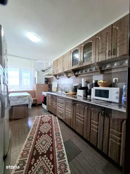Apartament cu 3 camere semidecomandat în Central