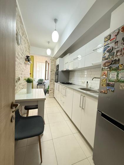 Apartament cu 3 camere semidecomandat în Metalurgiei
