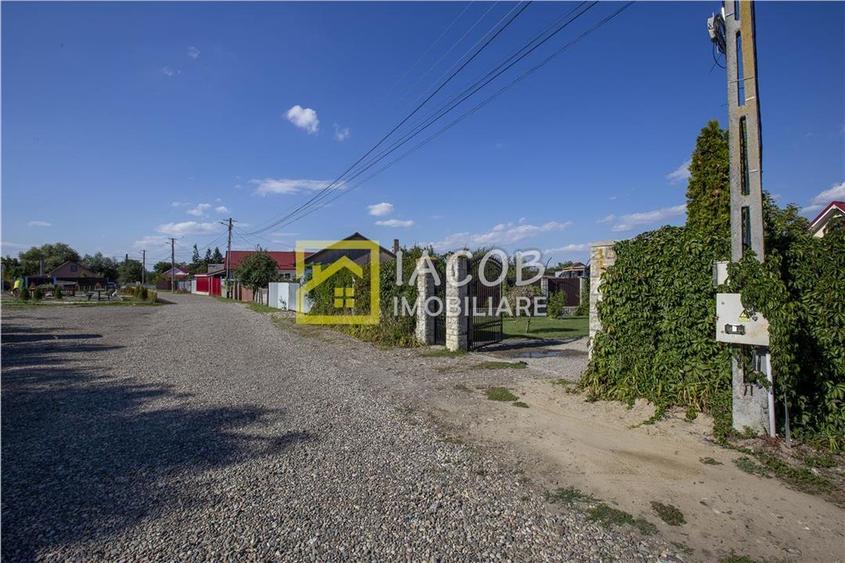 Casă individuală cu 6 camere cu Teren 952 Mp în Săucești