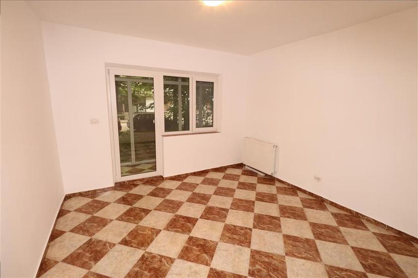 Spațiu comercial, de 86 mp, în Est