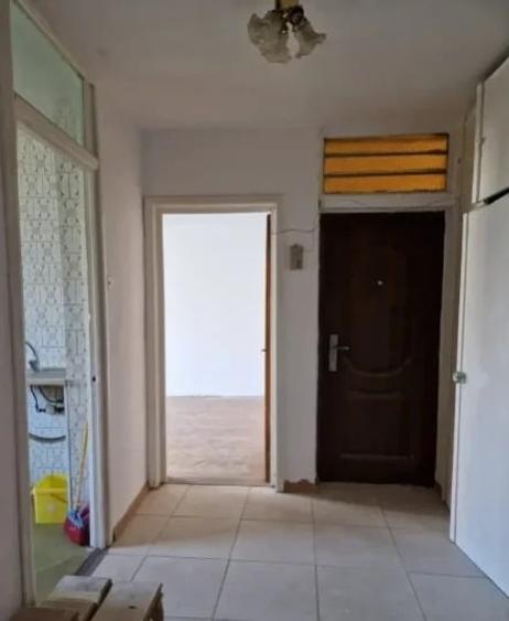 Apartament cu 3 camere decomandat în Dristor