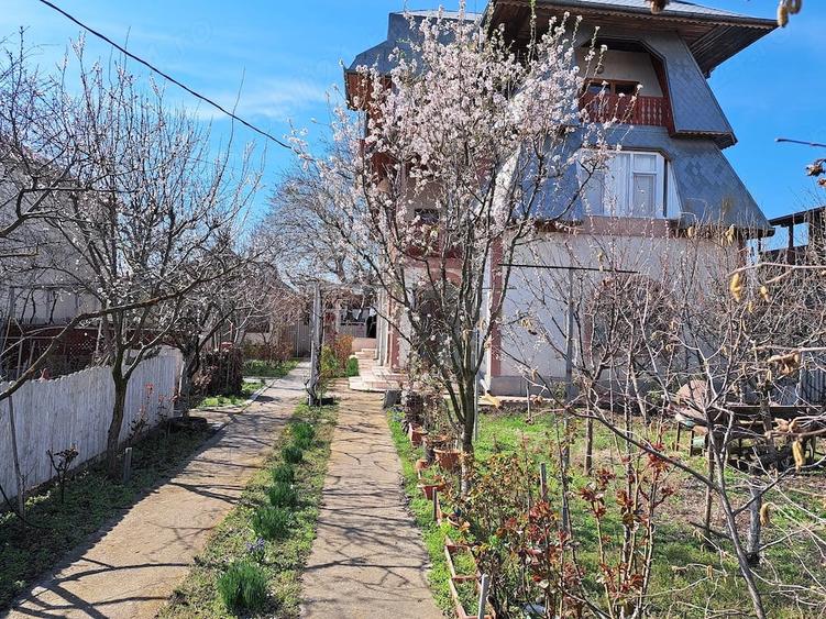 Casă cu 2 camere cu Teren 1000 Mp în Vânători