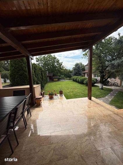 Casă cu 8 camere cu Teren 1400 Mp în Ultracentral