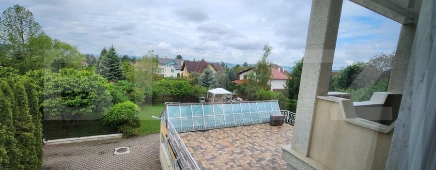Casă individuală cu 12 camere cu Piscina în Platou