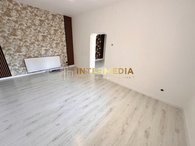Casă individuală cu 7 camere cu Canalizare în Central