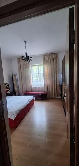 Casă individuală cu 6 camere cu Canalizare în Aradului