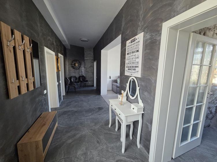 Apartament cu 3 camere decomandat în Parcul Carol