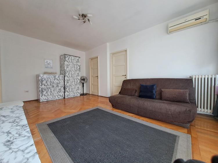 Apartament cu 2 camere semidecomandat în P-ța Romană