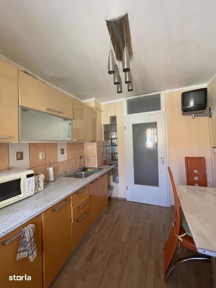 Apartament cu 3 camere în Cetate