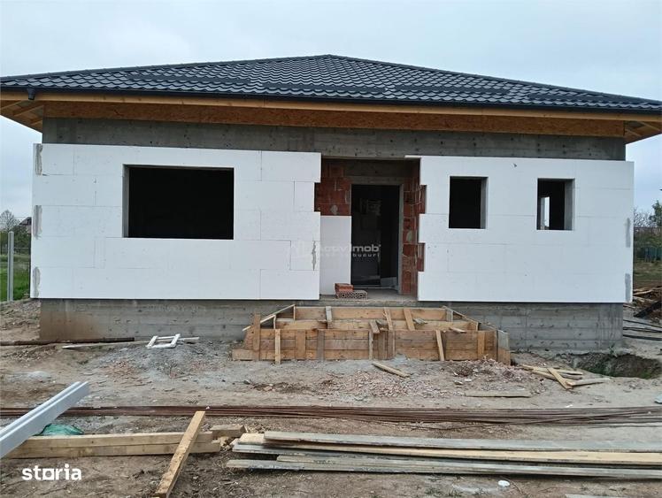 Casă cu 3 camere cu Teren 365 Mp în Mihăilești