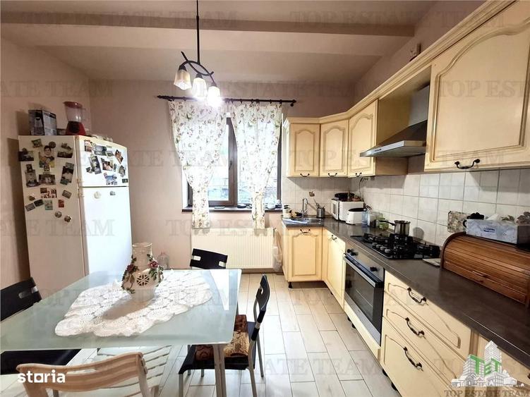Casă cu 4 camere în Ostratu