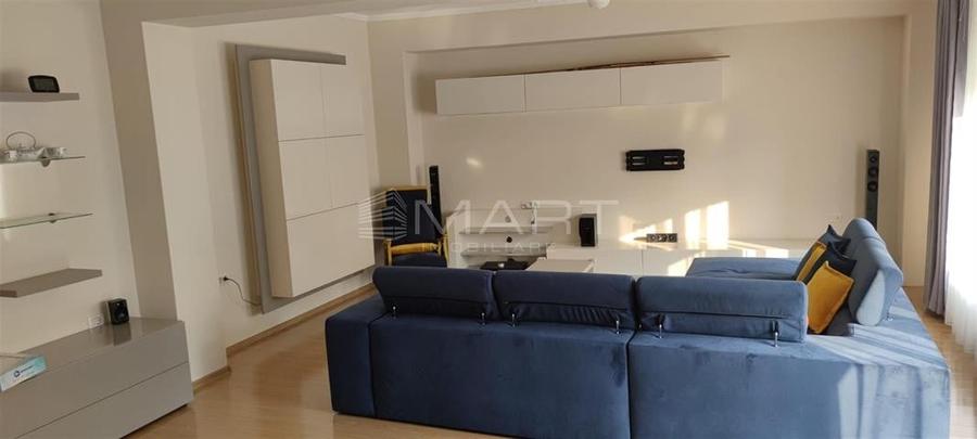 Casă cu 9 camere cu Teren 1545 Mp în Cristian