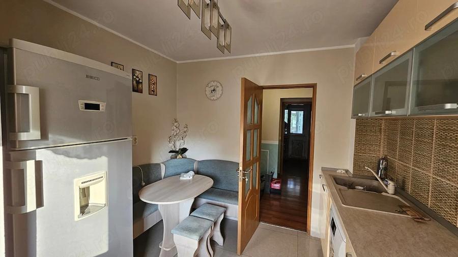 Apartament cu 4 camere decomandat în Inel II