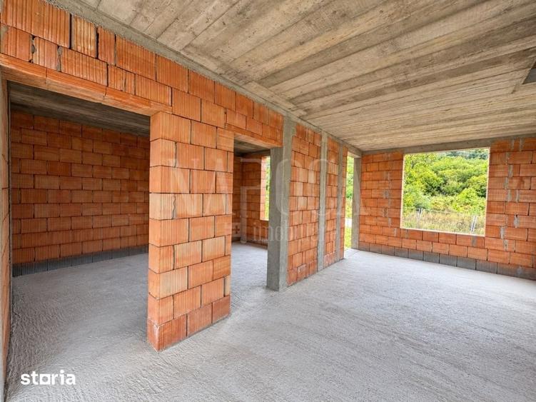 Casă cu 5 camere cu Teren 492 Mp în Baciu