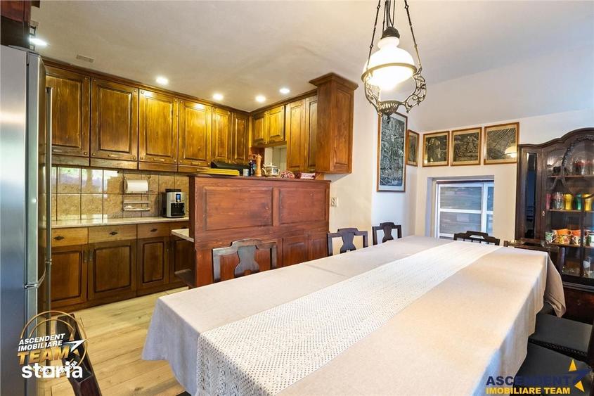 Casă cu 7 camere cu Teren 2822 Mp în Central