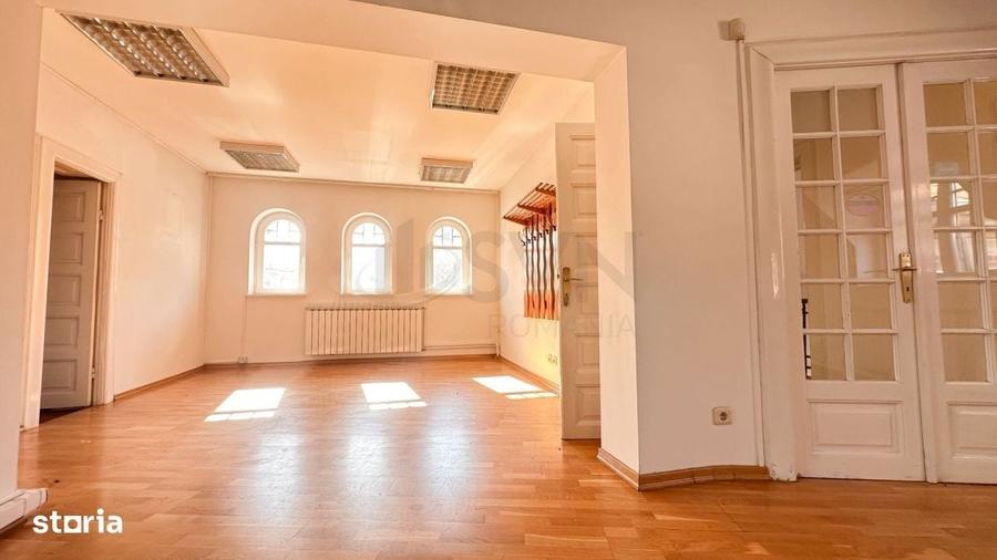 Casă cu 4 camere cu Teren 370 Mp în Aviatorilor