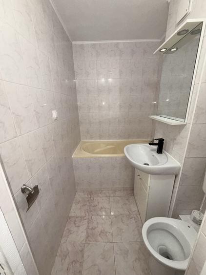 Apartament cu 2 camere nedecomandat în Vitan