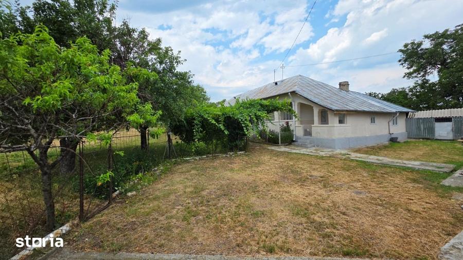Casă cu 5 camere cu Teren 3750 Mp în Cârligele