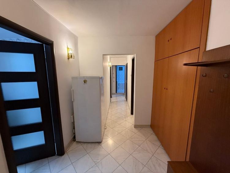 Apartament cu 3 camere decomandat, mobilat în Rahova