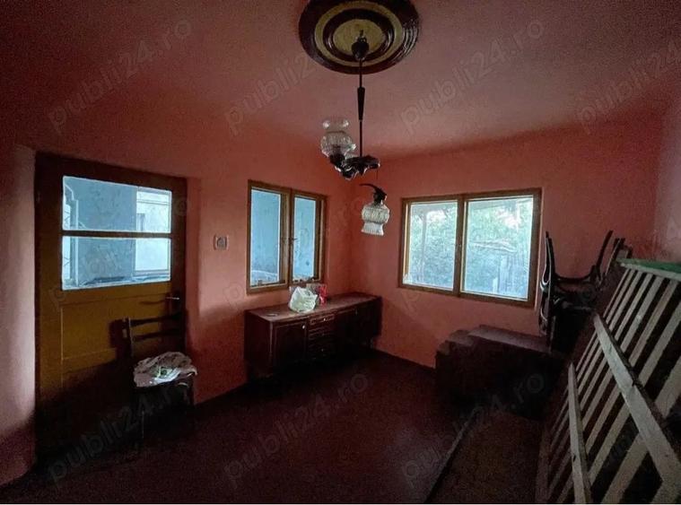 Casă cu 2 camere cu Teren 440 Mp în Central