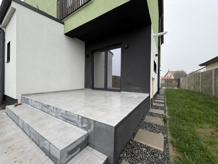 Duplex cu 4 camere cu Teren 330 Mp în Șag