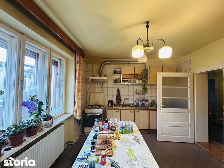 Casă cu 7 camere cu Canalizare în Sub Arini