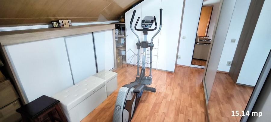 Casă individuală cu 7 camere cu Canalizare în Central