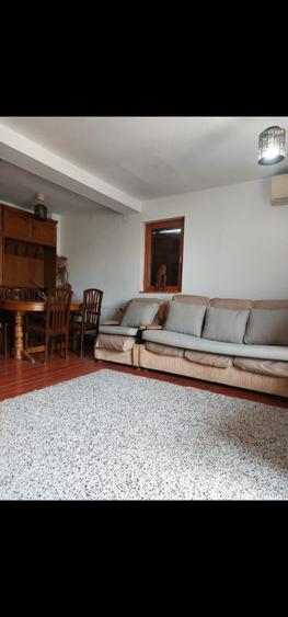 Casă cu 4 camere în Brănești