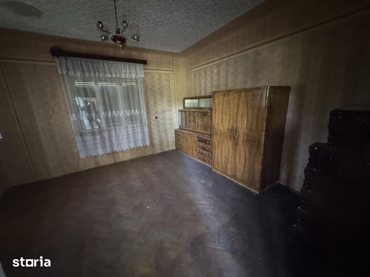 Casă cu 3 camere cu Teren 3649 Mp în Păulești