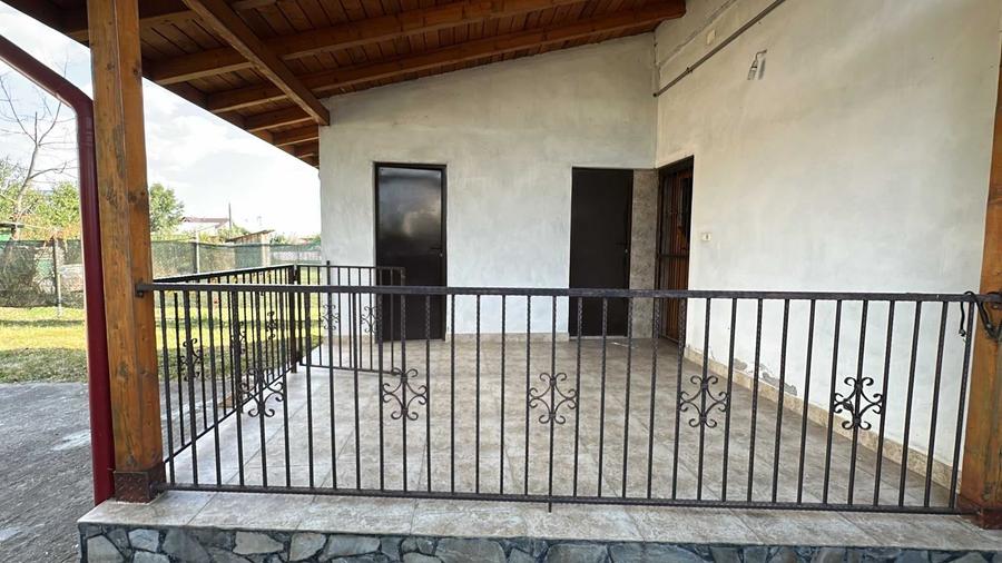 Casă cu 4 camere în Boldești