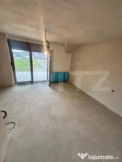 Casă cu 5 camere cu Teren 5000 Mp în Unirea