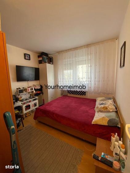 Apartament cu 3 camere semidecomandat în Craiovița Nouă