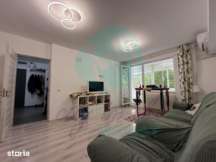 Apartament cu 3 camere semidecomandat în Obor