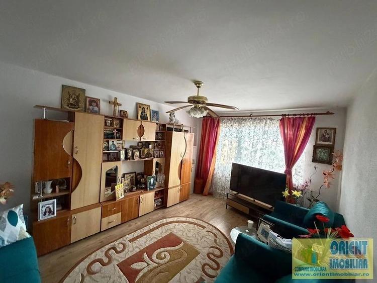 Apartament cu 2 camere decomandat în Km 4