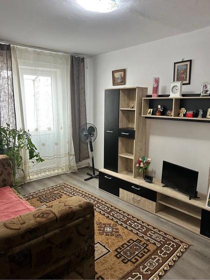 Apartament cu 2 camere decomandat în Micro 15