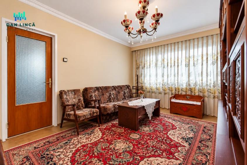 Apartament cu 4 camere decomandat în Central