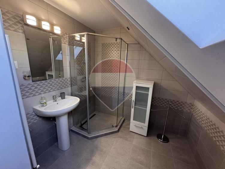 Casă individuală cu 6 camere cu Teren 268 Mp în Între Lacuri