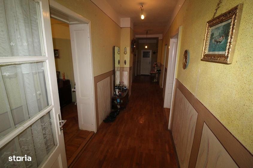 Casă cu 4 camere în Central