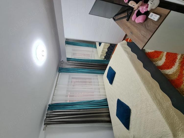 Apartament cu 3 camere semidecomandat în Filiași