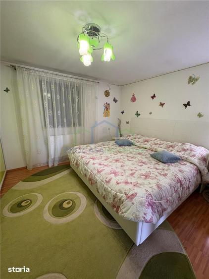 Casă cu 8 camere cu Teren 800 Mp în Central