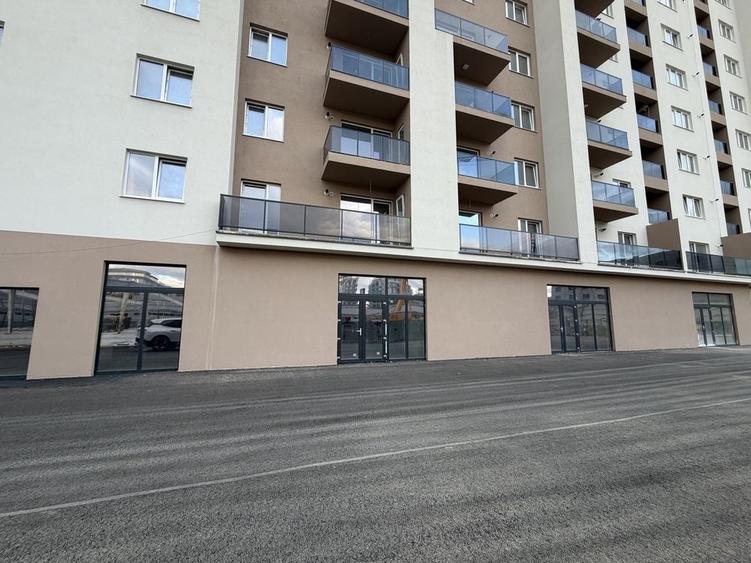 Spațiu comercial, de 557 mp, în Florești