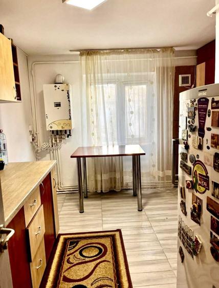 Apartament cu 3 camere decomandat în Exterior Vest