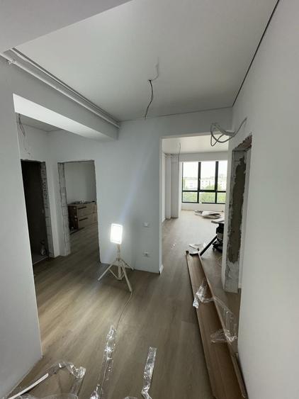 Apartament cu 3 camere decomandat în Exterior Vest
