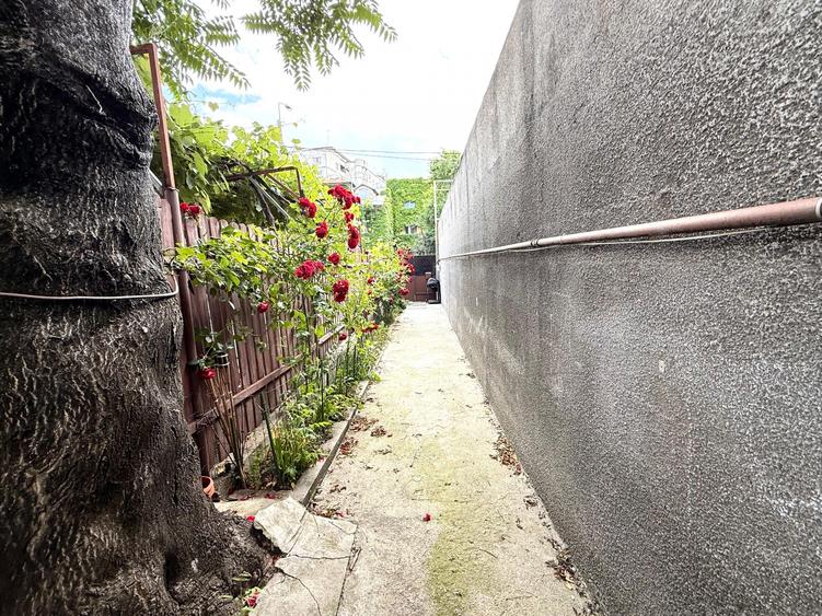 Casă individuală cu 4 camere cu Canalizare în Rahova