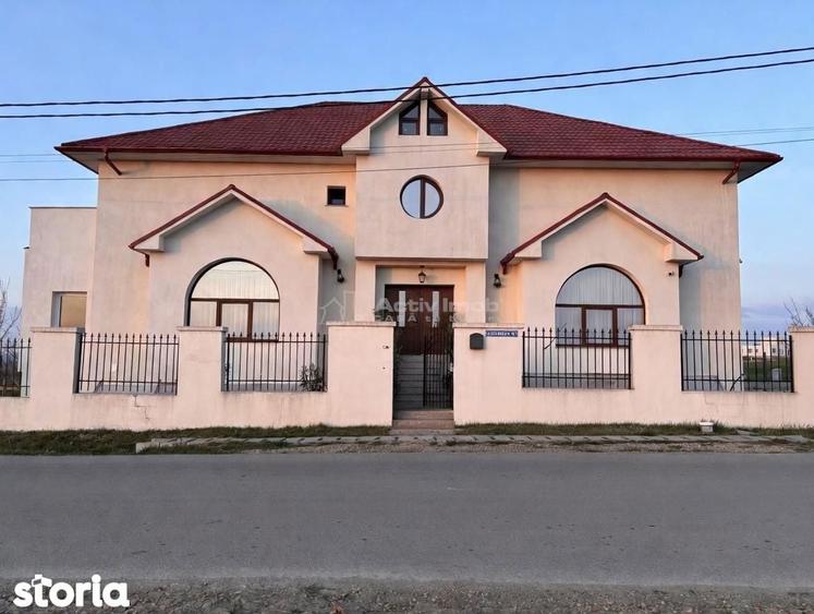 Casă cu 6 camere cu Teren 2310 Mp în Sânmartin