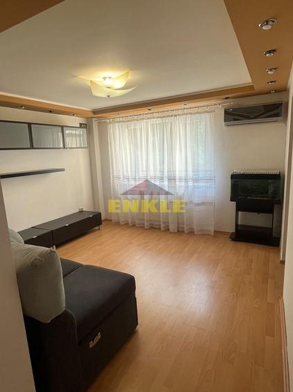 Apartament cu 3 camere decomandat, mobilat în Central