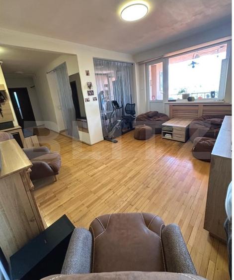 Apartament cu 3 camere decomandat, mobilat în 7 Noiembrie