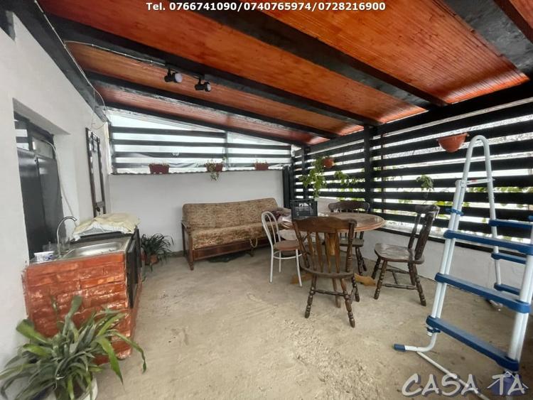 Casă individuală cu 6 camere cu Canalizare în Central